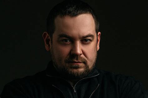 Эрик давидыч — российский автоблогер, хозяин, идейный вдохновитель смотры, попал в замес российской системы и отсидел в матросской тишине почти 3 года, был официальным подследственным, вышел на свободу неожиданно. Блогер Эрик Давидыч снимает в Иркутске новое видео ...