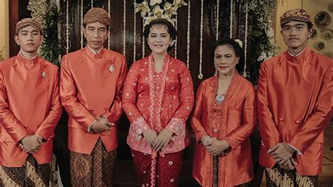 Lepas Putri Satu Satunya Menikah Ekspresi Joko Widodo Bikin Netizen