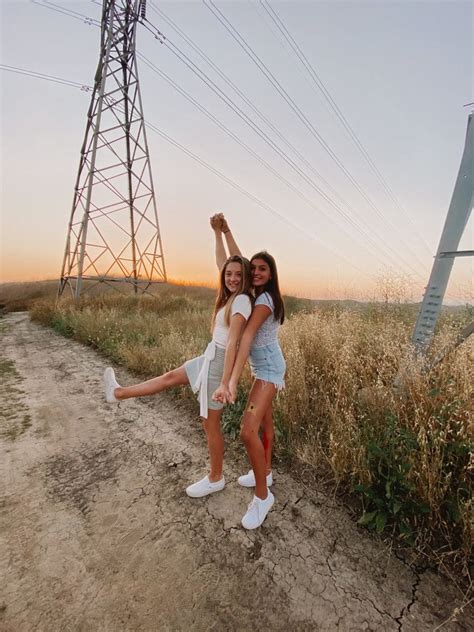 Sunset Friend Photo Shoot Aesthetic In 2021 Best Friends Shoot Friend Photoshoot Friend