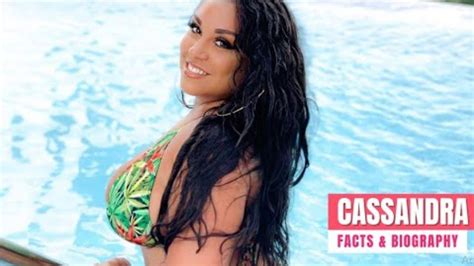 cassiie melinda plus size model instagram influencer curvy model plus size body positivity