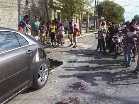 borderland beat shootout in downtown nuevo laredo leaves 6 dead including a mexican soldier