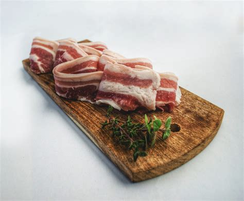 Cuire la poitrine de porc au four, une délicieuse alternative