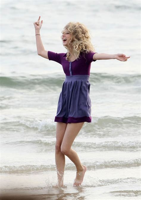 Selenator And Swiftie♥ Taylor Doing Funny At Th Beach Xd Photos Of