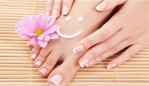 Mobile Luxury Manicure And Pedicure Manicuire At Home Pedicure At