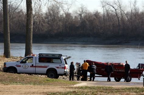 Rescuers In St Charles Find Bridge Jumper In Missouri River