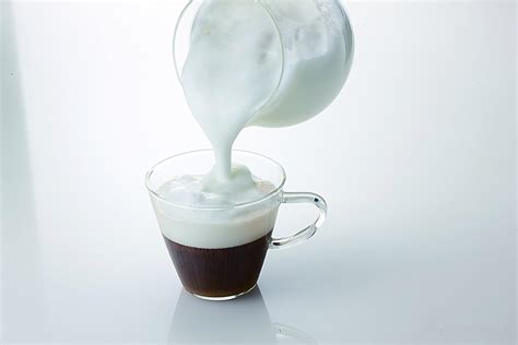 ふわふわミルクのコーヒーが手軽に楽しめるハリオのクリーマーセット ライフハッカー・ジャパン