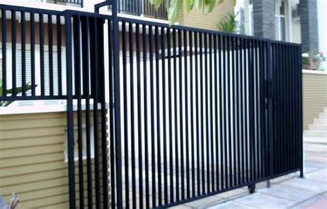 Berikut contoh gambar model pagar minimalis untuk rumah minimalis terbaru sebagai inspirai memilih model pagar desain pagar tembok dan besi rumah minimalis type 36. BENGKEL LAS UBUD,GIANYAR,BALI: ALBUM PINTU PAGAR MINIMALIS DI UBUD,GIANYAR,BALI
