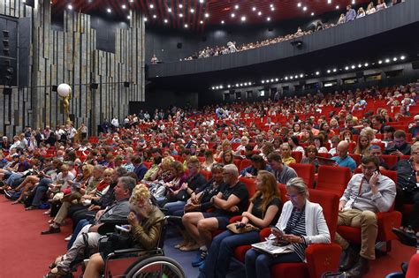 Mezinárodní filmový festival karlovy vary je největší filmový festival v české republice, festival je kategorie a (tj. Tim Robbins: Festivals like Karlovy Vary among last ...