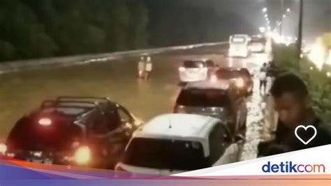 Jakarta Tangerang Toll Road Still Flooded Traffic Congestion World