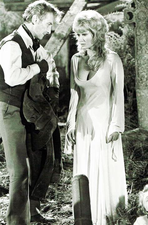 Stephanie Beacham And Peter Cushing In Dracula A D Hammer