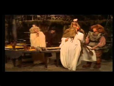 1979 sändes julkalendern trolltider på tv2. Trolltider Avsnitt 2 - YouTube
