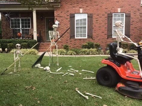 This Guy Decorates His Yard With A New Skeleton Scene Every Day And It