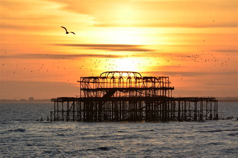 Sunset Over Old Brighton Pier As The Sun Goes Down The Bla Flickr