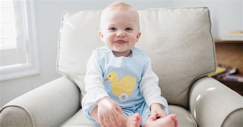 Wenn sie eine babytrage erwerben, können sie bereits vorab erkennen, ab wann diese für ihren kleinen liebling verwendet werden kann. 29 Best Photos Ab Wann Kann Baby Sitzen - Schoss Wippe ...