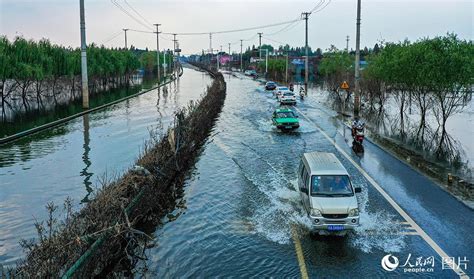 Rains and floods extended to central and eastern china during july and were described as the worst since at least 1998. 安徽庐江：国道G330水淹路段全部出水--图片频道--人民网