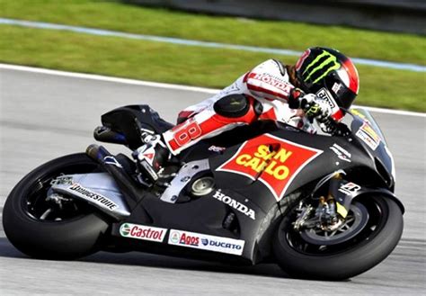 Motogp 2011 Marco Simoncelli Domina I Test Di Sepang Velocissimo Con