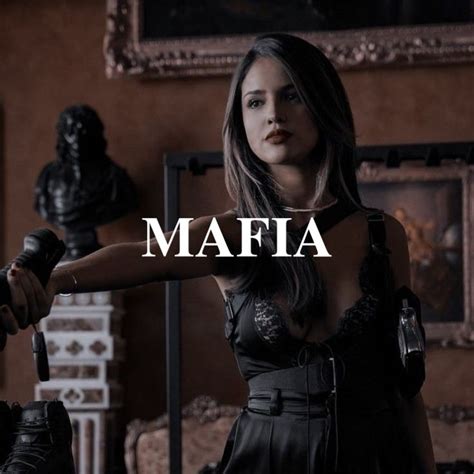 Pin By Isabellaegalindo On Kryminologia In Mafia Aesthetics Women Female Mafia Boss