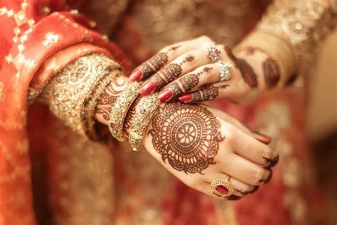 There are not much intricate designs or shading. Tikki Mehndi Designs For Every Girl | Indian Fashion Blog ...