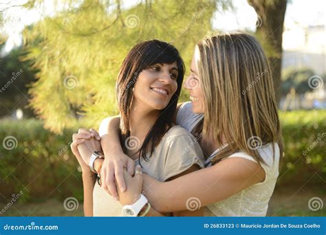 Abrazo Lesbiano De Los Pares Imagen De Archivo Imagen De Coqueteo Atractivo