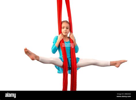 Girl Gymnast Doing Gymnastics Red Fotos Und Bildmaterial In Hoher Auflösung Alamy