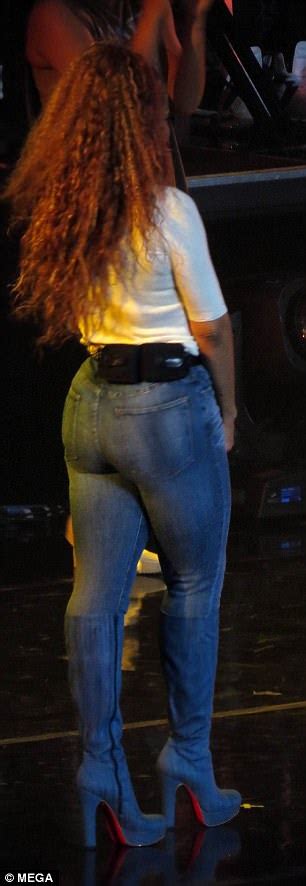 Janet Jackson Flaunts Curves Her State Of The World Tour Daily Mail