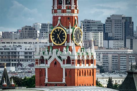 6 Facts About Spasskaya The Kremlin S Main Tower Russia Beyond