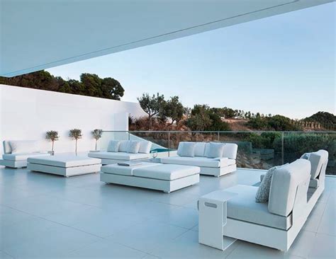 20 Modern White Outdoor Furniture