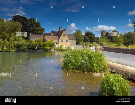 River Coln In Gloucestershire Fairford Hi Res Stock Photography And