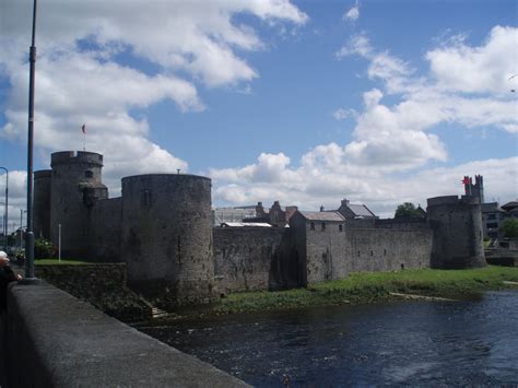 Filelimerick Castle2 Wikimedia Commons