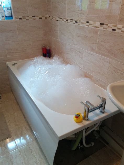 espuma de baño de spa excesiva al limpiar