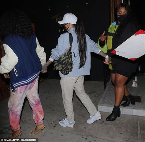 Lizzo Enjoys A Girls Night With Pals Sza And Kehlani As They Hold Hands
