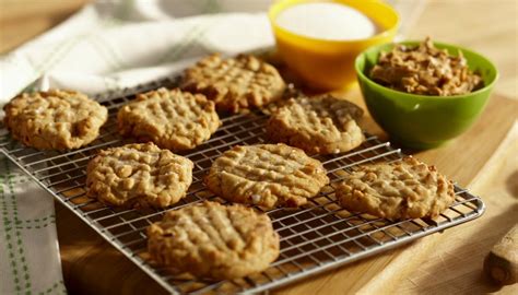 No dairy, no eggs, no wheat, no oil, no milk and no butter in this healthy cookie recipe but they still taste amazing. 3 Ingredient Peanut Butter Cookies No Egg / Peanut Butter Cookies (no eggs) - Busy Mom Recipes ...