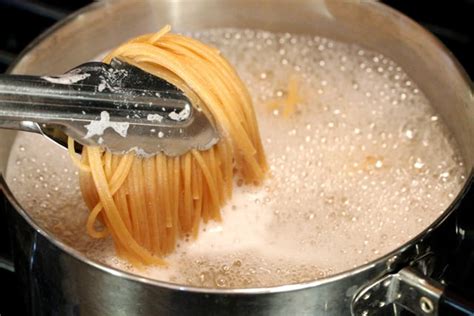 pasta cooking cook boiling spaghetti pot water method italian microwave dente al most baking mistakes common tips simple garlic feta
