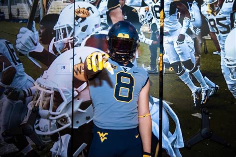 Breaking 4 Star Defensive End Aaron Lewis Commits To Wvu Over Michigan Ohio State The