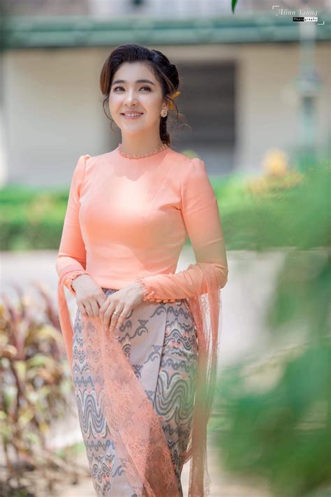 Pin By Phk Chirpy On Myanmar Dress Myanmar Dress Design Burmese