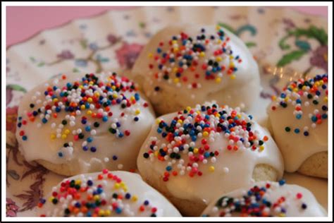 These anisette cookies will have all your guests swooning. easy anise cookies