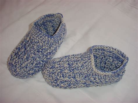 I am happy to share this quick & easy slipper sock crochet pattern in 13 men's sizes! Men's Crochet Slipper Pattern | like the fact that you ...