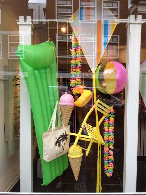 Summer Retail Window Displays That Will Make You Stop And Stare