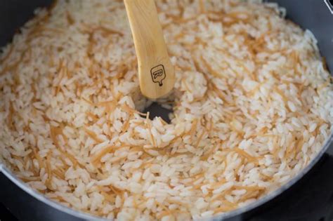 En kolay tereyağlı pirinç pilavı nasıl yapılır Mis gibi kokan