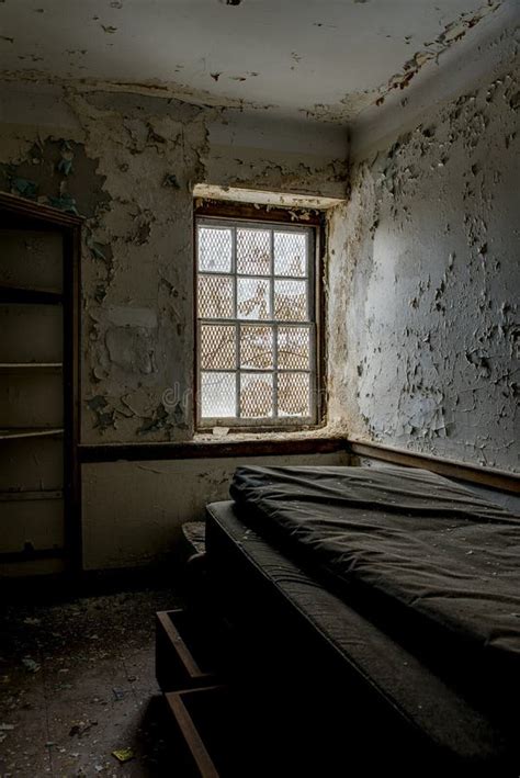 Aufgegebenes Bett Im Schlafzimmer Verlassene Sleighton Bauernhof