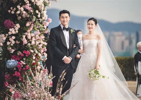 two famous korean actors son ye jin and hyun bin have a good news about their life the world