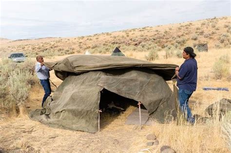 Desert Survival How To Make A Shelter That Can Take The Heat Survival Skills Outdoor