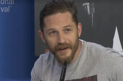 Watch The Awkward Moment Tom Hardy Shuts Down A Reporter Who Asks Him About His Sexuality Metro
