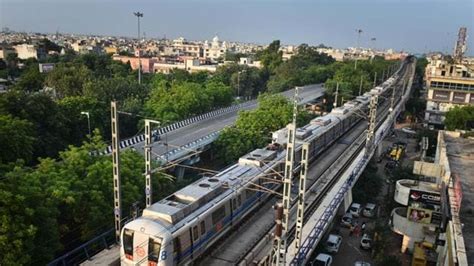 Delhi Metros Blue Pink Lines Open Red Green And Violet To Function