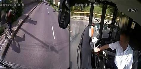 Bus Driver Pulls Over To Save Old Ladys Purse From Being Stolen