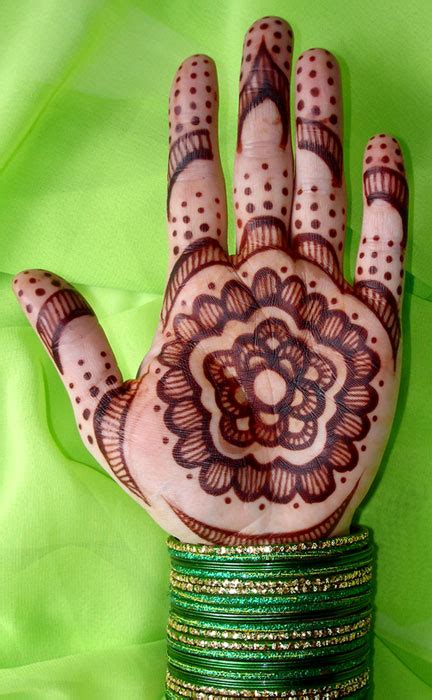 Pakistan Cricket Player Simple Henna Design For Kids