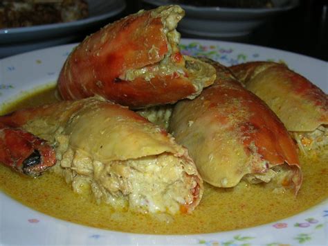 * 500 g udang, buang isi kepalanya * 1/2 buah nanas, potong sesui selera * 2 btg serai, geprek * 3 lembar daun jeruk * 1 liter santan * garam + gula secukupnya. Kanvas Kehidupan: Udang Masak Lemak Cili Padi