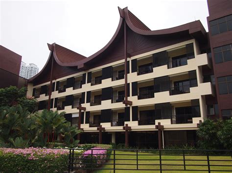 The location allows convenient access to the beach. Hotel Review: Shangri-La's Rasa Sayang Resort & Spa Penang