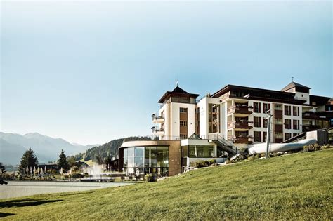 Gönnt euch einen unvergesslichen urlaub auf santorin. 5-Sterne-Hotel Tirol: Das Schlosshotel Fiss | Hotel ...