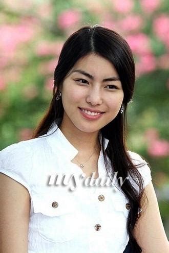 Ona wzrosła do sławy w 2002 sitcomu nonstop 3 , i od tego. Kim Jung Hwa Photo 9936- spcnet.tv